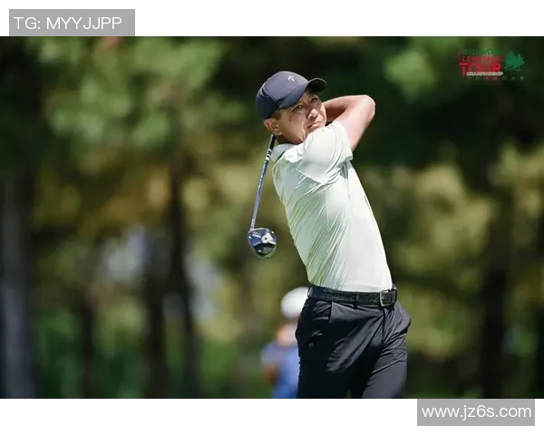 英国足球明星挥杆挑战高尔夫赛场展现运动魅力与风采