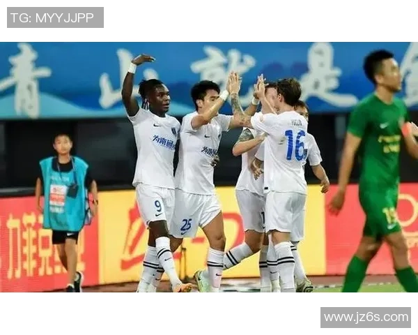 成都足球队以52分领跑大师赛积分榜展现强劲实力 成都足球队以52分领跑大师赛积分榜展现强劲实力